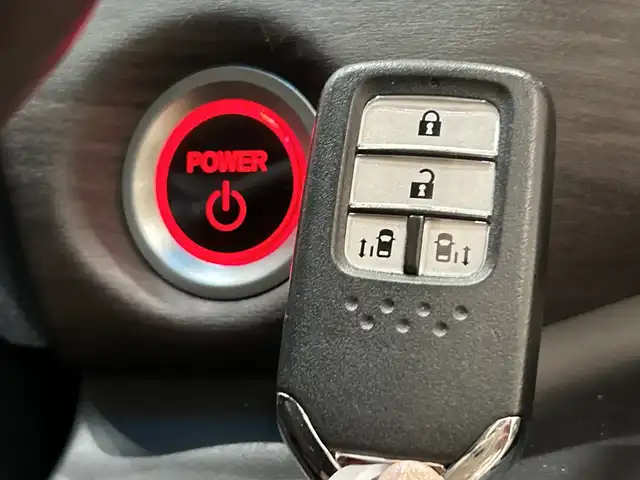 ホンダ フリード＋ ハイブリット G 埼玉県 2022(令4)年 4.3万km プラチナホワイトパール ホンダセンシング/純正メモリナビ/　　CD/DVD/BT/フルセグ/バックカメラ/両側パワースライドドア/レーダークルーズコントロール/LEDオートライト/シートヒーター/純正15インチアルミホイール/ステアリングスイッチ/ETC