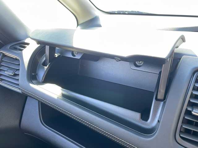 日産 セレナ ハイウェイスター Vセレクション 岩手県 2018(平30)年 4.7万km ブリリアントシルバー 社外SDナビ/AM/FM/CD/DVD/Bluetooth/フルセグTV/バックカメラ/ETC/両側パワースライドドア/クルーズコントロール/衝突被害軽減ブレーキ/アイドリングストップ/オートライト/LEDヘッドライト/フォグランプ/スマートキー/プッシュスタート/電動格納ミラー/純正15インチAW/ドアバイザー/保証書