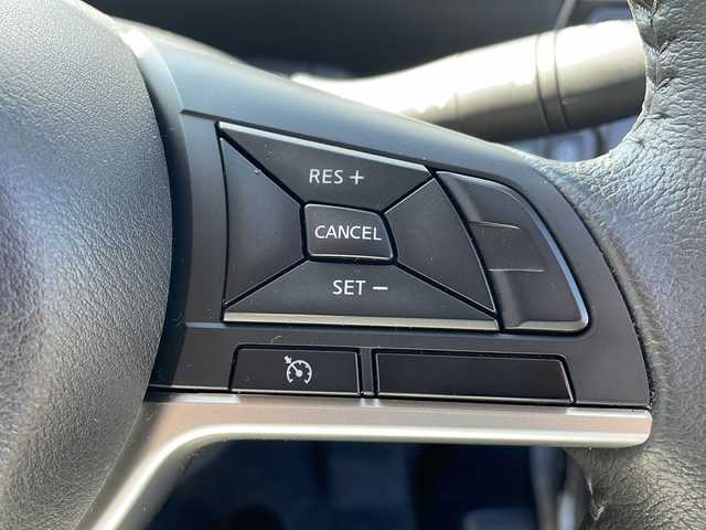 日産 セレナ ハイウェイスター Vセレクション 岩手県 2018(平30)年 4.7万km ブリリアントシルバー 社外SDナビ/AM/FM/CD/DVD/Bluetooth/フルセグTV/バックカメラ/ETC/両側パワースライドドア/クルーズコントロール/衝突被害軽減ブレーキ/アイドリングストップ/オートライト/LEDヘッドライト/フォグランプ/スマートキー/プッシュスタート/電動格納ミラー/純正15インチAW/ドアバイザー/保証書