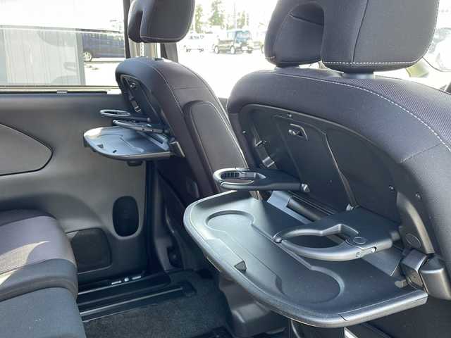 日産 セレナ ハイウェイスター Vセレクション 岩手県 2018(平30)年 4.7万km ブリリアントシルバー 社外SDナビ/AM/FM/CD/DVD/Bluetooth/フルセグTV/バックカメラ/ETC/両側パワースライドドア/クルーズコントロール/衝突被害軽減ブレーキ/アイドリングストップ/オートライト/LEDヘッドライト/フォグランプ/スマートキー/プッシュスタート/電動格納ミラー/純正15インチAW/ドアバイザー/保証書