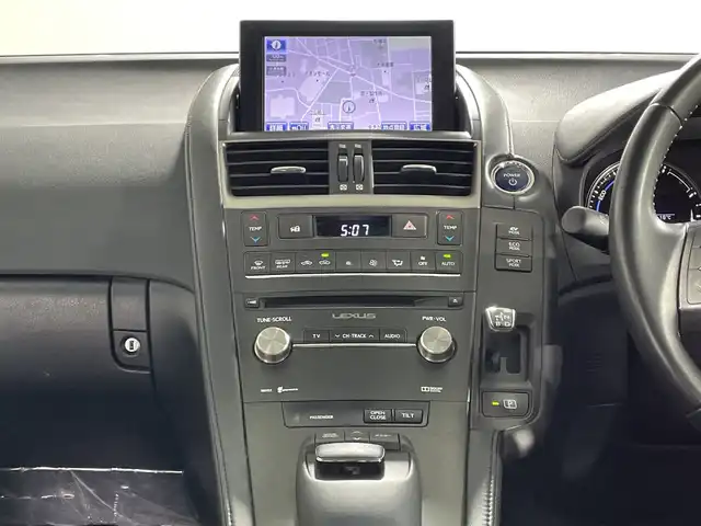 レクサス ＨＳ 250h 神奈川県 2013(平25)年 5.5万km プラチナムシルバーメタリック ワンオーナー/純正HDDナビ・フルセグ・DVD・CD・MSV・USB・AUX・Bluetoorh/ビルトインETC/フロントカメラ/バックカメラ/革巻きハンドル/ステアリングリモコン/クルーズコントロール/純正17インチアルミ/キセノンヘッドライト/AFS/フォグランプ/前後コーナーセンサー/ドアバイザー/フロアマット/新車時保証書/取扱説明書/スマートキー×2/カードキー×1