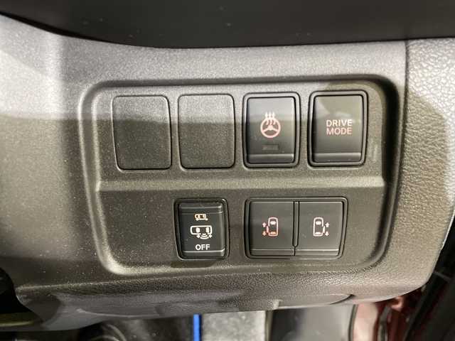 日産 セレナ e－パワー ハイウェイスター V 愛媛県 2018(平30)年 6万km マルーンレッド 2トーン ９型ナビ/フルセグ／Ｂｌｕｅｔｏｏｔｈ／ＵＳＢ/全方位カメラ/後席モニター/衝突軽減ブレーキ/レーダークルーズコントロール/ＥＴＣ/前後ドライブレコーダー/ＤＮ席シートヒーター/両側パワースライドドア/レーンキープアシスト/前後コーナーセンサー/LEDヘッドライト