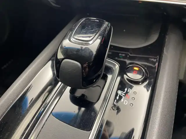 ホンダ ヴェゼル ハイブリッド Z ホンダセンシング 群馬県 2020(令2)年 2.2万km プラチナホワイトパール 純正８インチナビ　フルセグＴＶ　バックカメラ　アダクティブクルーズコントロール　衝突被害軽減システム　パドルシフト　ハーフレザーシート　シートヒーター　ＬＥＤオートライト　ＥＴＣ　スマートキー　禁煙車