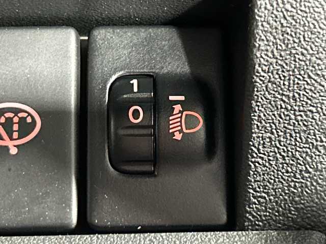 スズキ ジムニー ノマド FC 神奈川県 2025(令7)年 0.1万km 黒 スズキセーフティサポート/9型ナビ/・BT/フルセグTV/CD/DVD/SD/AppleCarPlay/AndroidAuto/バックカメラ/ETC/前後ドライブレコーダー/アイドリングストップ/ヘッドライトレベライザー/コーナーセンサー/ヘッドライトウォッシャー/シートヒーター(D/N)/ダウンヒルアシストコントロール/革巻きステアリング/ステアリングヒーター/レーダークルーズコントロール/LEDヘッドライト/フォグランプ/Autoライト/スマートキー/プッシュスタートボタン/電動格納ミラー/ウィンカーミラー/ミラーヒーター/純正フロアマット/純正アルミホイール/純正ドアバイザー