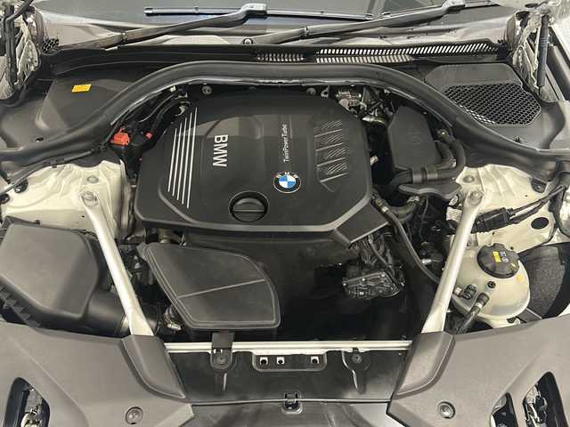 ＢＭＷ ５２３ｄ Mスポーツ 新潟県 2018(平30)年 3.7万km アルピンホワイトⅢ オプション/イノベーションパッケージ/・BMWディスプレイキー/・リモートパーキング/・BMWジェスチャーコントロール/・BMWヘッドアップディスプレイ/・ワイヤレスチャージング/標準装備/ドライビングアシストプラス/・アダプティブクルーズコントロール/・ステアリング・レーンコントロールアシスト/パーキングアシストプラス/・PDCパークディスタンスコントロール/・パーキングアシスト/・トップビュー・３Dビュー/・サイドビュー/・リアビュー/アダプティブLEDヘッドライト/・オートハイビーム/・コーナリングライト/アンビエントライト