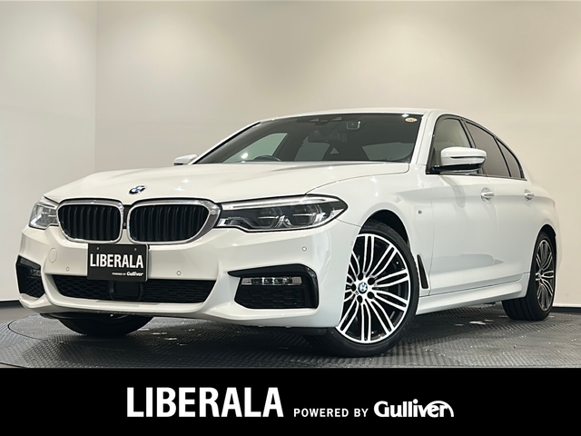 ＢＭＷ ５２３ｄ Mスポーツ 新潟県 2018(平30)年 3.7万km アルピンホワイトⅢ オプション/イノベーションパッケージ/・BMWディスプレイキー/・リモートパーキング/・BMWジェスチャーコントロール/・BMWヘッドアップディスプレイ/・ワイヤレスチャージング/標準装備/ドライビングアシストプラス/・アダプティブクルーズコントロール/・ステアリング・レーンコントロールアシスト/パーキングアシストプラス/・PDCパークディスタンスコントロール/・パーキングアシスト/・トップビュー・３Dビュー/・サイドビュー/・リアビュー/アダプティブLEDヘッドライト/・オートハイビーム/・コーナリングライト/アンビエントライト