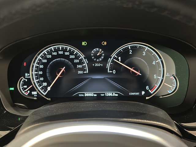 ＢＭＷ ５２３ｄ Mスポーツ 新潟県 2018(平30)年 3.7万km アルピンホワイトⅢ オプション/イノベーションパッケージ/・BMWディスプレイキー/・リモートパーキング/・BMWジェスチャーコントロール/・BMWヘッドアップディスプレイ/・ワイヤレスチャージング/標準装備/ドライビングアシストプラス/・アダプティブクルーズコントロール/・ステアリング・レーンコントロールアシスト/パーキングアシストプラス/・PDCパークディスタンスコントロール/・パーキングアシスト/・トップビュー・３Dビュー/・サイドビュー/・リアビュー/アダプティブLEDヘッドライト/・オートハイビーム/・コーナリングライト/アンビエントライト