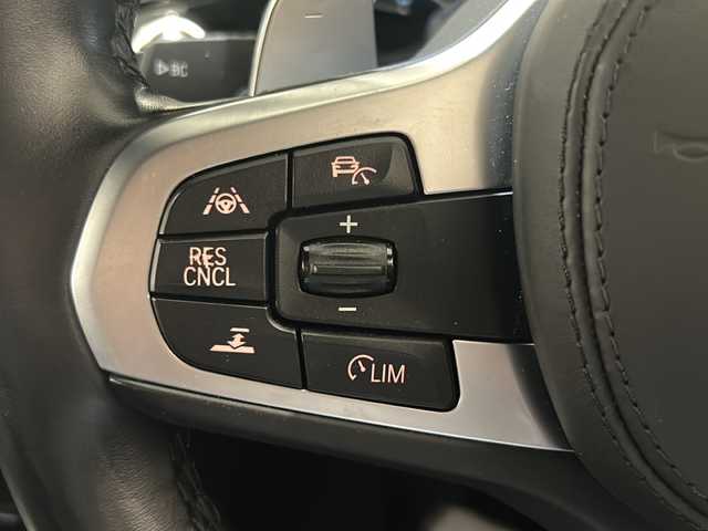 ＢＭＷ ５２３ｄ Mスポーツ 新潟県 2018(平30)年 3.7万km アルピンホワイトⅢ オプション/イノベーションパッケージ/・BMWディスプレイキー/・リモートパーキング/・BMWジェスチャーコントロール/・BMWヘッドアップディスプレイ/・ワイヤレスチャージング/標準装備/ドライビングアシストプラス/・アダプティブクルーズコントロール/・ステアリング・レーンコントロールアシスト/パーキングアシストプラス/・PDCパークディスタンスコントロール/・パーキングアシスト/・トップビュー・３Dビュー/・サイドビュー/・リアビュー/アダプティブLEDヘッドライト/・オートハイビーム/・コーナリングライト/アンビエントライト