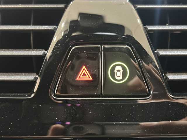 ＢＭＷ ５２３ｄ Mスポーツ 新潟県 2018(平30)年 3.7万km アルピンホワイトⅢ オプション/イノベーションパッケージ/・BMWディスプレイキー/・リモートパーキング/・BMWジェスチャーコントロール/・BMWヘッドアップディスプレイ/・ワイヤレスチャージング/標準装備/ドライビングアシストプラス/・アダプティブクルーズコントロール/・ステアリング・レーンコントロールアシスト/パーキングアシストプラス/・PDCパークディスタンスコントロール/・パーキングアシスト/・トップビュー・３Dビュー/・サイドビュー/・リアビュー/アダプティブLEDヘッドライト/・オートハイビーム/・コーナリングライト/アンビエントライト