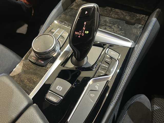 ＢＭＷ ５２３ｄ Mスポーツ 新潟県 2018(平30)年 3.7万km アルピンホワイトⅢ オプション/イノベーションパッケージ/・BMWディスプレイキー/・リモートパーキング/・BMWジェスチャーコントロール/・BMWヘッドアップディスプレイ/・ワイヤレスチャージング/標準装備/ドライビングアシストプラス/・アダプティブクルーズコントロール/・ステアリング・レーンコントロールアシスト/パーキングアシストプラス/・PDCパークディスタンスコントロール/・パーキングアシスト/・トップビュー・３Dビュー/・サイドビュー/・リアビュー/アダプティブLEDヘッドライト/・オートハイビーム/・コーナリングライト/アンビエントライト