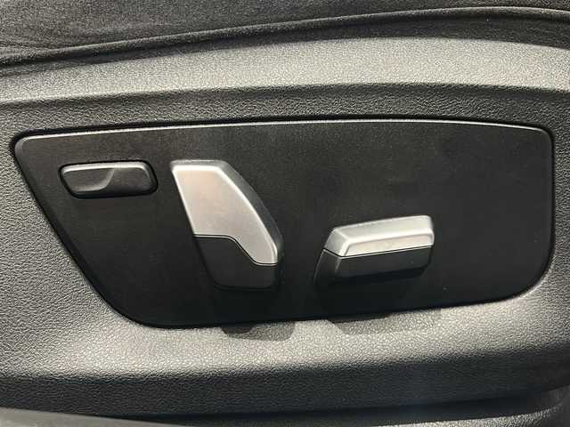 ＢＭＷ ５２３ｄ Mスポーツ 新潟県 2018(平30)年 3.7万km アルピンホワイトⅢ オプション/イノベーションパッケージ/・BMWディスプレイキー/・リモートパーキング/・BMWジェスチャーコントロール/・BMWヘッドアップディスプレイ/・ワイヤレスチャージング/標準装備/ドライビングアシストプラス/・アダプティブクルーズコントロール/・ステアリング・レーンコントロールアシスト/パーキングアシストプラス/・PDCパークディスタンスコントロール/・パーキングアシスト/・トップビュー・３Dビュー/・サイドビュー/・リアビュー/アダプティブLEDヘッドライト/・オートハイビーム/・コーナリングライト/アンビエントライト