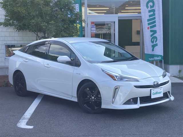 トヨタ プリウス S ツーリングセレクション 愛媛県 2019(平31)年 3.8万km ホワイトパールクリスタルシャイン 純正ナビ（NSZT-W68T)/・CD/DVD/フルセグTV/MSV/Bluetooth/バックカメラ/プリクラッシュセーフティー/・衝突軽減ブレーキ/・レーンキープアシスト/・レーンディパーチャーアラート/・クリアランスソナー/・パーキングブレーキサポート/・ふらつき検知/・レーダクルーズコントロール/・オートハイビーム/バックカメラ/レザーシート/・D/N席シートヒーター/ビルトインETC/LEDオートライト/プッシュスタート/・スペアキー/取扱説明書/保証書
