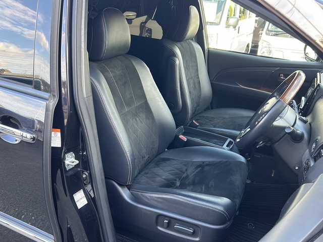 トヨタ エスティマ アエラス プレミアム G 大阪府 2017(平29)年 7.7万km スパークリングブラックパールクリスタルシャイン 衝突軽減システム　両側パワースライドドア　９型純正ナビ　フルセグＴＶ　ＣＤ　ＤＶＤ　Bluetooth　ＨＤＭＩ　バックカメラ　１２．１型純正フリップダウンモニター　ハーフレザーシート　前席シートヒーター　運転席パワーシート　ＥＴＣ　7人乗り　パワーバックドア　クルーズコントロール　コンビハンドル　ドライブレコーダー　AC100V充電　プッシュスタート　スマートキー　スペアキー　取扱説明書　保証書　