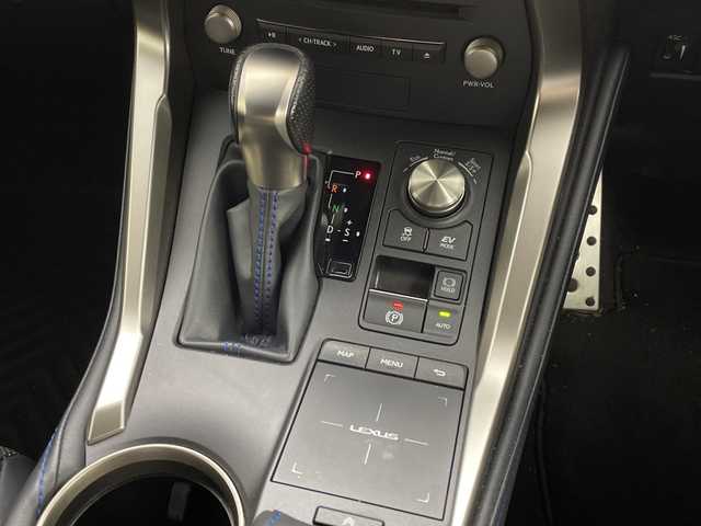 レクサス ＮＸ 300h クール&ブライト 茨城県 2020(令2)年 5.3万km ホワイトノーヴァガラスフレーク 純正１２．３型ナビ　パノラミックビューモニター　フルセグＴＶ　シートヒーター　追従クルコン　ビルトインＥＴＣ２．０　ドライブレコーダー　ＬＥＤライト　ステアリングヒーター　電動リアゲート　純正アルミ