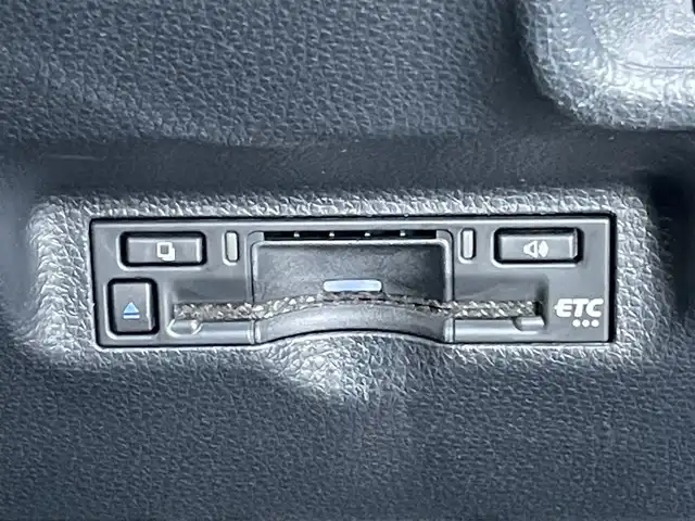 トヨタ シエンタ ハイブリッド Z 東京都 2025(令7)年 0.8万km ベージュ 純正ナビ/・フルセグTV　Bluetooth　USB/全周囲カメラ　/両側電動スライドドア　/ドライブレコーダー　/純正フロアマット　/ＢＳＭ　/ＥＴＣ　/オートＨＶ　/コーナーセンサー　/ＬＥＤヘッドライト　　/衝突被害軽減システム　/ABS/横滑り防止装置/レーンアシスト/オートライト