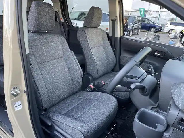 トヨタ シエンタ ハイブリッド Z 東京都 2025(令7)年 0.8万km ベージュ 純正ナビ/・フルセグTV　Bluetooth　USB/全周囲カメラ　/両側電動スライドドア　/ドライブレコーダー　/純正フロアマット　/ＢＳＭ　/ＥＴＣ　/オートＨＶ　/コーナーセンサー　/ＬＥＤヘッドライト　　/衝突被害軽減システム　/ABS/横滑り防止装置/レーンアシスト/オートライト