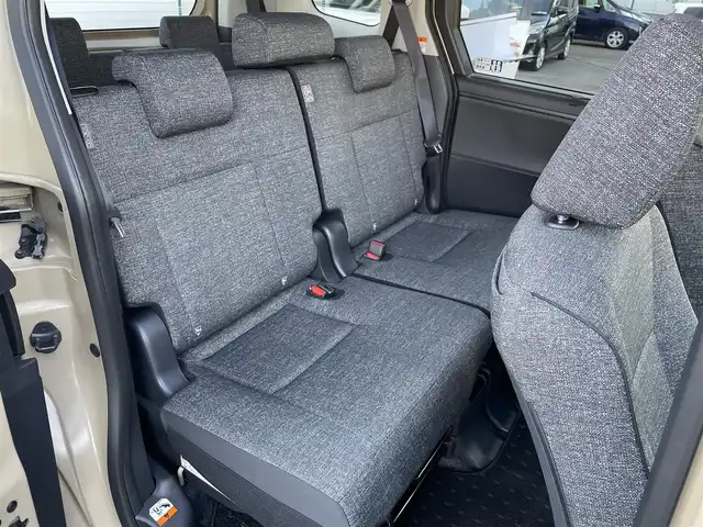 トヨタ シエンタ ハイブリッド Z 東京都 2025(令7)年 0.8万km ベージュ 純正ナビ/・フルセグTV　Bluetooth　USB/全周囲カメラ　/両側電動スライドドア　/ドライブレコーダー　/純正フロアマット　/ＢＳＭ　/ＥＴＣ　/オートＨＶ　/コーナーセンサー　/ＬＥＤヘッドライト　　/衝突被害軽減システム　/ABS/横滑り防止装置/レーンアシスト/オートライト