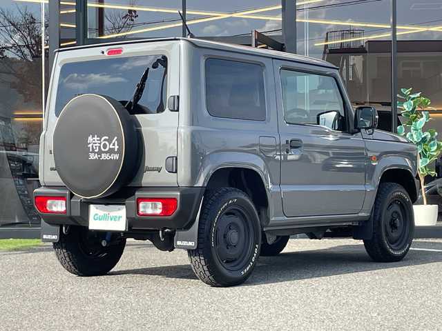 スズキ ジムニー XC 大阪府 2024(令6)年 1.1万km ミディアムグレー ＤＡＭＤグリル/カヤバショックアブソーバー/アピオ16インチアルミホイール/ボンネットダンパー/黒革調シートカバー/ラバーフロアマット/ディスプレイオーディオ/CD/BT/USB/バックカメラ/ドライブレコーダー/衝突軽減システム/レーンキープアシスト/クルーズコントロール/LEDヘッドライト/オートライト/ヒーテッドドアミラー/ヘッドライトウォッシャー/取説/保証書/スペアキーｘ１