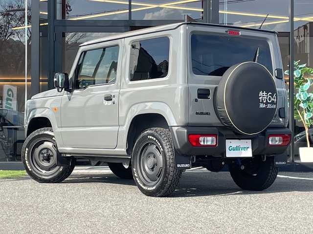 スズキ ジムニー XC 大阪府 2024(令6)年 1.1万km ミディアムグレー ＤＡＭＤグリル/カヤバショックアブソーバー/アピオ16インチアルミホイール/ボンネットダンパー/黒革調シートカバー/ラバーフロアマット/ディスプレイオーディオ/CD/BT/USB/バックカメラ/ドライブレコーダー/衝突軽減システム/レーンキープアシスト/クルーズコントロール/LEDヘッドライト/オートライト/ヒーテッドドアミラー/ヘッドライトウォッシャー/取説/保証書/スペアキーｘ１