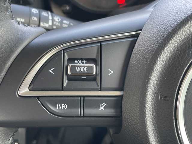 スズキ ジムニー XC 大阪府 2024(令6)年 1.1万km ミディアムグレー ＤＡＭＤグリル/カヤバショックアブソーバー/アピオ16インチアルミホイール/ボンネットダンパー/黒革調シートカバー/ラバーフロアマット/ディスプレイオーディオ/CD/BT/USB/バックカメラ/ドライブレコーダー/衝突軽減システム/レーンキープアシスト/クルーズコントロール/LEDヘッドライト/オートライト/ヒーテッドドアミラー/ヘッドライトウォッシャー/取説/保証書/スペアキーｘ１