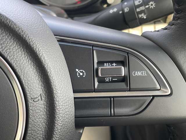 スズキ ジムニー XC 大阪府 2024(令6)年 1.1万km ミディアムグレー ＤＡＭＤグリル/カヤバショックアブソーバー/アピオ16インチアルミホイール/ボンネットダンパー/黒革調シートカバー/ラバーフロアマット/ディスプレイオーディオ/CD/BT/USB/バックカメラ/ドライブレコーダー/衝突軽減システム/レーンキープアシスト/クルーズコントロール/LEDヘッドライト/オートライト/ヒーテッドドアミラー/ヘッドライトウォッシャー/取説/保証書/スペアキーｘ１