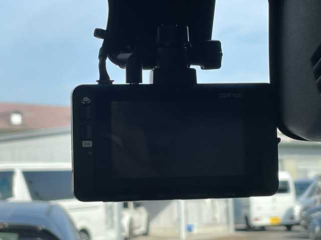 スズキ ジムニー XC 大阪府 2024(令6)年 1.1万km ミディアムグレー ＤＡＭＤグリル/カヤバショックアブソーバー/アピオ16インチアルミホイール/ボンネットダンパー/黒革調シートカバー/ラバーフロアマット/ディスプレイオーディオ/CD/BT/USB/バックカメラ/ドライブレコーダー/衝突軽減システム/レーンキープアシスト/クルーズコントロール/LEDヘッドライト/オートライト/ヒーテッドドアミラー/ヘッドライトウォッシャー/取説/保証書/スペアキーｘ１