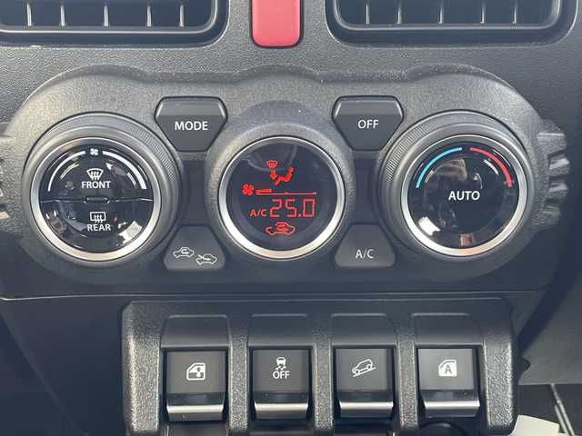 スズキ ジムニー XC 大阪府 2024(令6)年 1.1万km ミディアムグレー ＤＡＭＤグリル/カヤバショックアブソーバー/アピオ16インチアルミホイール/ボンネットダンパー/黒革調シートカバー/ラバーフロアマット/ディスプレイオーディオ/CD/BT/USB/バックカメラ/ドライブレコーダー/衝突軽減システム/レーンキープアシスト/クルーズコントロール/LEDヘッドライト/オートライト/ヒーテッドドアミラー/ヘッドライトウォッシャー/取説/保証書/スペアキーｘ１