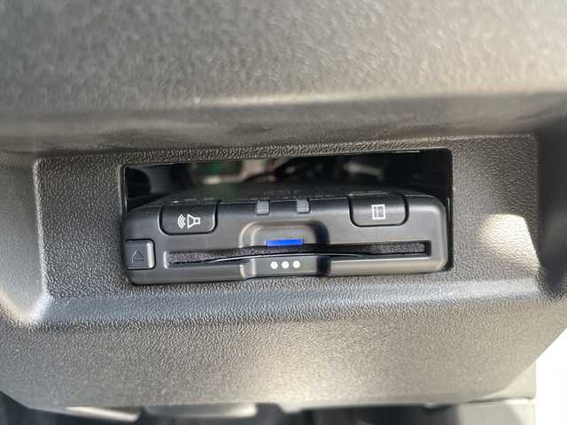 スズキ ジムニー XC 大阪府 2024(令6)年 1.1万km ミディアムグレー ＤＡＭＤグリル/カヤバショックアブソーバー/アピオ16インチアルミホイール/ボンネットダンパー/黒革調シートカバー/ラバーフロアマット/ディスプレイオーディオ/CD/BT/USB/バックカメラ/ドライブレコーダー/衝突軽減システム/レーンキープアシスト/クルーズコントロール/LEDヘッドライト/オートライト/ヒーテッドドアミラー/ヘッドライトウォッシャー/取説/保証書/スペアキーｘ１