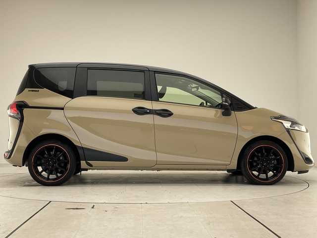 トヨタ シエンタ ハイブリッド G クエロ 愛知県 2022(令4)年 4.6万km ベージュマイカM/グレイッシュブラウンM トヨタセーフティセンス/純正9型ナビ/両側パワースライドドア/バックカメラ/コーナーセンサー/Ｇ－ＳＰＥＥＤアルミホイール/ＥＴＣ/LEDヘッドライト/レーンキープアシスト/オートマチックハイビーム/衝突軽減システム/フルセグ/CD DVD/Bluetooth/ステアリングスイッチ/スマートキー/プッシュスタート