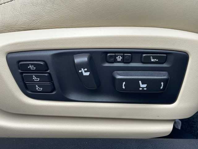 レクサス ＧＳ 350 バージョンL 青森県 2015(平27)年 10.3万km ホワイトパールクリスタルシャイン 4WD/寒冷地仕様/純正ナビ・フルセグTV/CD・DVD・Bluetooth・SD/バックカメラ/本革シート/前席エアシート・パワーシート/前後席シートヒーター/ステアリングヒーター/OPプリクラッシュセーフティ/OPレーダークルーズコントロール/OPブラインドスポットモニター/OPクリアランスソナー/OPカラーヘッドアップディスプレイ/OPパワートランクリッド/リア電動サンシェード/リアドア手動サンシェード/純正ドライブレコーダー/ビルトインETC/ワイパーデアイサー/HIDヘッドライト/LEDフォグランプ/リアフォグランプ/純正18インチアルミ