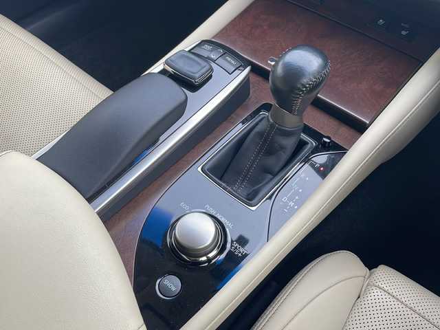 レクサス ＧＳ 350 バージョンL 青森県 2015(平27)年 10.3万km ホワイトパールクリスタルシャイン 4WD/寒冷地仕様/純正ナビ・フルセグTV/CD・DVD・Bluetooth・SD/バックカメラ/本革シート/前席エアシート・パワーシート/前後席シートヒーター/ステアリングヒーター/OPプリクラッシュセーフティ/OPレーダークルーズコントロール/OPブラインドスポットモニター/OPクリアランスソナー/OPカラーヘッドアップディスプレイ/OPパワートランクリッド/リア電動サンシェード/リアドア手動サンシェード/純正ドライブレコーダー/ビルトインETC/ワイパーデアイサー/HIDヘッドライト/LEDフォグランプ/リアフォグランプ/純正18インチアルミ