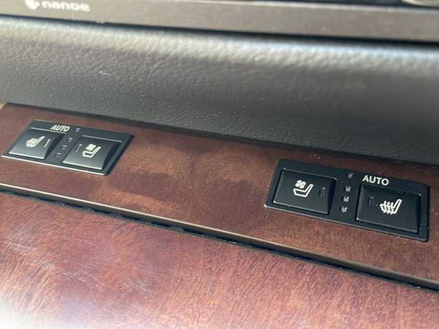レクサス ＧＳ 350 バージョンL 青森県 2015(平27)年 10.3万km ホワイトパールクリスタルシャイン 4WD/寒冷地仕様/純正ナビ・フルセグTV/CD・DVD・Bluetooth・SD/バックカメラ/本革シート/前席エアシート・パワーシート/前後席シートヒーター/ステアリングヒーター/OPプリクラッシュセーフティ/OPレーダークルーズコントロール/OPブラインドスポットモニター/OPクリアランスソナー/OPカラーヘッドアップディスプレイ/OPパワートランクリッド/リア電動サンシェード/リアドア手動サンシェード/純正ドライブレコーダー/ビルトインETC/ワイパーデアイサー/HIDヘッドライト/LEDフォグランプ/リアフォグランプ/純正18インチアルミ