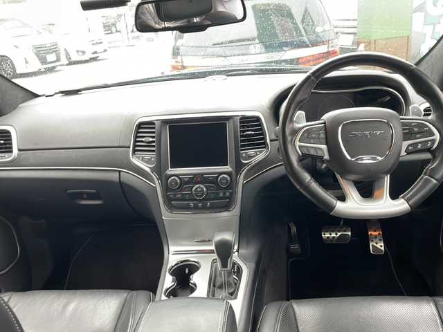 クライスラー・ジープ ジープ グランドチェロキー SRT8 秋田県 2016(平28)年 4.5万km 黒 純正メモリナビ/USB　SD　AUX　フルセグTV　Bluetooth　CD　DVD/バックカメラ/フロントカメラ/サンルーフ/コーナーセンサー（前後）/クルーズコントロール/パワーアックドア/レザーシート/シートヒーター/パワーシート/ベンチレーション/ステアリングヒーター/オートライト/ETC/純正20インチアルミホイール/スペアキーあり