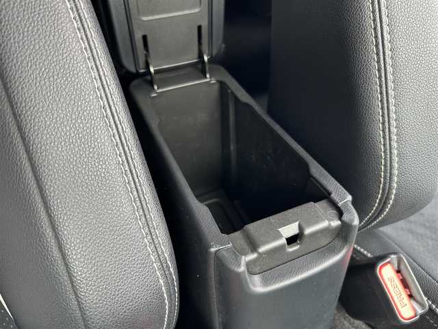トヨタ アクア G G’s 兵庫県 2017(平29)年 4.6万km ライムホワイトパールクリスタルシャイン 純正CDオーディオ/USB/AUX/ETC/ドライブレコーダー/衝突軽減カメラ/車線逸脱防止機能/クルーズコントロール/HIDヘッドライト/フォグランプ/オートライト/オートハイビーム/ハーフレザーシート/純正17インチAW/ドアバイザー/純正フロアマット/プッシュスタート/スマートキー/取扱説明書
