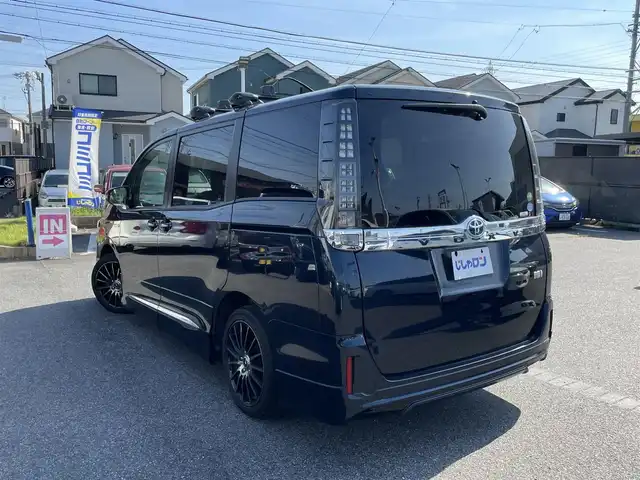 トヨタ ヴォクシー ハイブリッド X 愛知県 2014(平26)年 12.4万km ブラッキッシュアゲハガラスフレーク (株)IDOMが運営する【じしゃロン名古屋鳴海店】の自社ローン専用車両になりますこちらは現金またはオートローンご利用時の価格です。自社ローンご希望の方は別途その旨お申付け下さい/純正9インチナビフルセグTV/バックカメラ/ETC/両側パワースライドドア/社外17インチアルミ/社外アルミ冬タイヤ積込/保証書/スペアキー