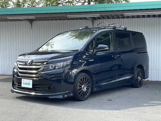 トヨタ ヴォクシー ハイブリッド X 愛知県 2014(平26)年 12.4万km ブラッキッシュアゲハガラスフレーク (株)IDOMが運営する【じしゃロン名古屋鳴海店】の自社ローン専用車両になりますこちらは現金またはオートローンご利用時の価格です。自社ローンご希望の方は別途その旨お申付け下さい/純正9インチナビフルセグTV/バックカメラ/ETC/両側パワースライドドア/社外17インチアルミ/社外アルミ冬タイヤ積込/保証書/スペアキー