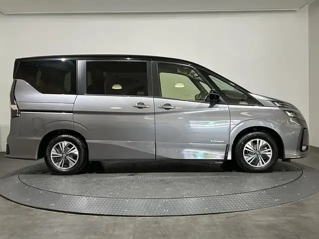 日産 セレナ e－パワー ハイウェイスター V 愛媛県 2022(令4)年 2.5万km ダークメタルグレー/ダイヤモンドブラック ・プロパイロット/・純正10インチナビゲーション/・Bluetooth/フルセグテレビ/DVD/・フリップダウンモニター/・アラウンドビューモニター/・両側パワースライドドア/・LEDヘッドライト/・ドライブレコーダー/・ETC/・クルーズコントロール/・スマートキー/・コーナーセンサー