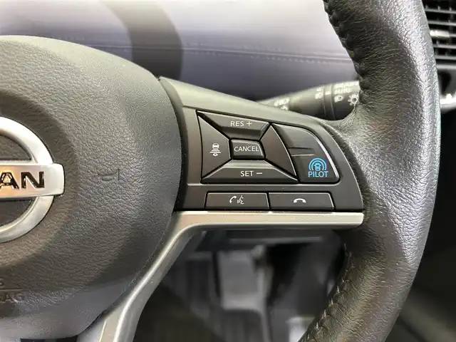 日産 セレナ e－パワー ハイウェイスター V 愛媛県 2022(令4)年 2.5万km ダークメタルグレー/ダイヤモンドブラック ・プロパイロット/・純正10インチナビゲーション/・Bluetooth/フルセグテレビ/DVD/・フリップダウンモニター/・アラウンドビューモニター/・両側パワースライドドア/・LEDヘッドライト/・ドライブレコーダー/・ETC/・クルーズコントロール/・スマートキー/・コーナーセンサー
