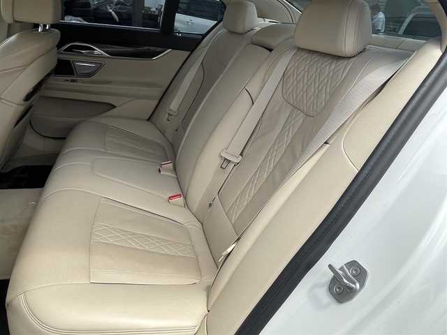 ＢＭＷ ７４０ｉ 740i 福島県 2016(平28)年 10.9万km アルピンホワイトⅢ サンルーフ/レザーシート/純正ナビ/全周囲カメラ/フルセグテレビ/Bluetooth接続/ハーマンカードン/クルーズコントロール/レーンアシスト /ドライブレコーダー/シートヒーター/パワートランク/純正19インチAW/アイドリングストップ/保証書/取説書