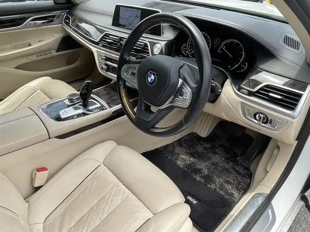 ＢＭＷ ７４０ｉ 740i 福島県 2016(平28)年 10.9万km アルピンホワイトⅢ サンルーフ/レザーシート/純正ナビ/全周囲カメラ/フルセグテレビ/Bluetooth接続/ハーマンカードン/クルーズコントロール/レーンアシスト /ドライブレコーダー/シートヒーター/パワートランク/純正19インチAW/アイドリングストップ/保証書/取説書