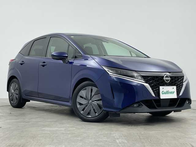 日産 ノート X 三重県 2021(令3)年 4.6万km オーロラフレアブルーパール 禁煙車/純正9インチナビ/　フルセグTV/USB/Bluetooth/全方位モニター/オートAC/前席シートヒーター/ワイヤレス充電/革巻きステアリング/ステアリングスイッチ/デジタルインナーミラー/純正前方ドラレコ/ステアリングヒーター/衝突軽減ブレーキ/LKA/BSM/純正ビルトインETC2.0
