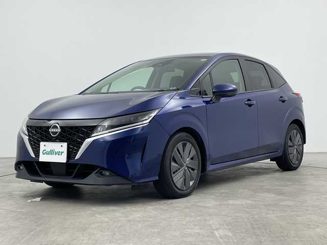 日産 ノート X 三重県 2021(令3)年 4.6万km オーロラフレアブルーパール 禁煙車/純正9インチナビ/　フルセグTV/USB/Bluetooth/全方位モニター/オートAC/前席シートヒーター/ワイヤレス充電/革巻きステアリング/ステアリングスイッチ/デジタルインナーミラー/純正前方ドラレコ/ステアリングヒーター/衝突軽減ブレーキ/LKA/BSM/純正ビルトインETC2.0