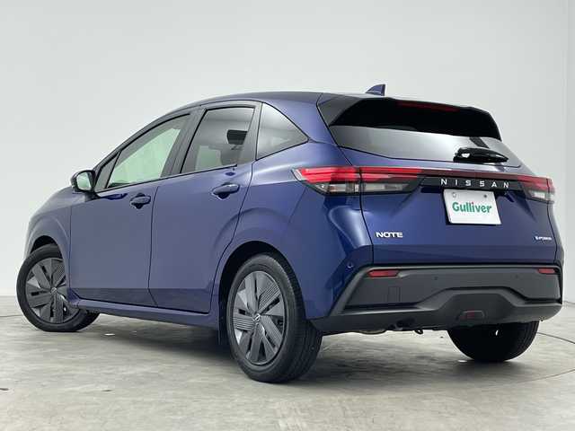 日産 ノート X 三重県 2021(令3)年 4.6万km オーロラフレアブルーパール 禁煙車/純正9インチナビ/　フルセグTV/USB/Bluetooth/全方位モニター/オートAC/前席シートヒーター/ワイヤレス充電/革巻きステアリング/ステアリングスイッチ/デジタルインナーミラー/純正前方ドラレコ/ステアリングヒーター/衝突軽減ブレーキ/LKA/BSM/純正ビルトインETC2.0