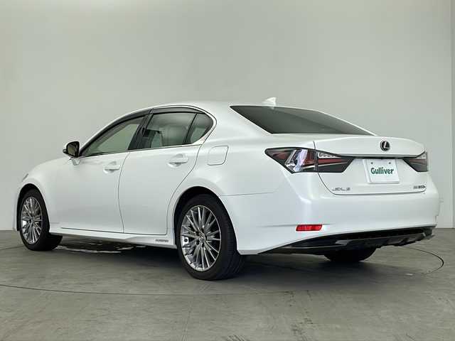 レクサス ＧＳ 300h バージョンL 鹿児島県 2016(平28)年 4万km ソニッククォーツ メーカーOPナビ/（AM/FM/CD/DVD/Bluetooth）/バックカメラ/セーフティシステムプラス/・プリクラッシュセーフティシステム/・レーンキーピングアシスト/・オートマチックハイビーム/・レーダークルーズコントロール/シートヒーター/シートベンチレーション/三眼LEDライト/前席パワーシート/スマートキー/フルセグTV/パワーバックドア/革巻きステアリングホイール/ステアリングヒーター/ブラインドスポットモニター/ヘッドアップディスプレイ