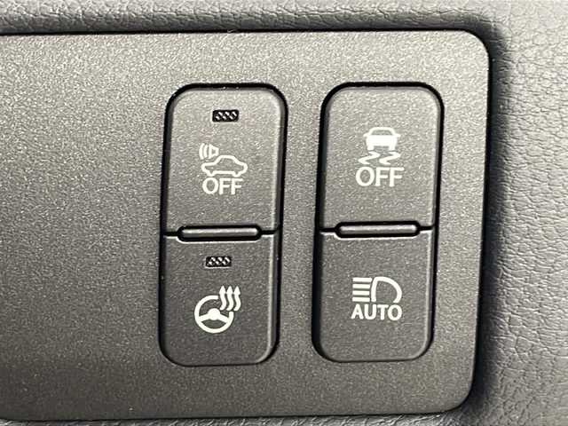 レクサス ＧＳ 300h バージョンL 鹿児島県 2016(平28)年 4万km ソニッククォーツ メーカーOPナビ/（AM/FM/CD/DVD/Bluetooth）/バックカメラ/セーフティシステムプラス/・プリクラッシュセーフティシステム/・レーンキーピングアシスト/・オートマチックハイビーム/・レーダークルーズコントロール/シートヒーター/シートベンチレーション/三眼LEDライト/前席パワーシート/スマートキー/フルセグTV/パワーバックドア/革巻きステアリングホイール/ステアリングヒーター/ブラインドスポットモニター/ヘッドアップディスプレイ