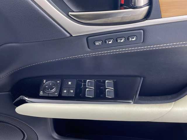 レクサス ＧＳ 300h バージョンL 鹿児島県 2016(平28)年 4万km ソニッククォーツ メーカーOPナビ/（AM/FM/CD/DVD/Bluetooth）/バックカメラ/セーフティシステムプラス/・プリクラッシュセーフティシステム/・レーンキーピングアシスト/・オートマチックハイビーム/・レーダークルーズコントロール/シートヒーター/シートベンチレーション/三眼LEDライト/前席パワーシート/スマートキー/フルセグTV/パワーバックドア/革巻きステアリングホイール/ステアリングヒーター/ブラインドスポットモニター/ヘッドアップディスプレイ