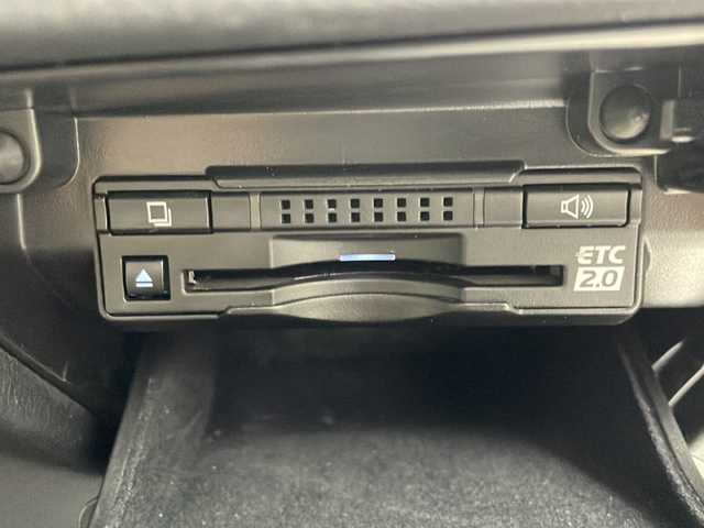 レクサス ＧＳ 300h バージョンL 鹿児島県 2016(平28)年 4万km ソニッククォーツ メーカーOPナビ/（AM/FM/CD/DVD/Bluetooth）/バックカメラ/セーフティシステムプラス/・プリクラッシュセーフティシステム/・レーンキーピングアシスト/・オートマチックハイビーム/・レーダークルーズコントロール/シートヒーター/シートベンチレーション/三眼LEDライト/前席パワーシート/スマートキー/フルセグTV/パワーバックドア/革巻きステアリングホイール/ステアリングヒーター/ブラインドスポットモニター/ヘッドアップディスプレイ