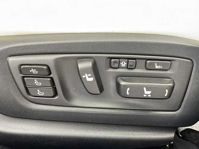 レクサス ＧＳ 300h バージョンL 鹿児島県 2016(平28)年 4万km ソニッククォーツ メーカーOPナビ/（AM/FM/CD/DVD/Bluetooth）/バックカメラ/セーフティシステムプラス/・プリクラッシュセーフティシステム/・レーンキーピングアシスト/・オートマチックハイビーム/・レーダークルーズコントロール/シートヒーター/シートベンチレーション/三眼LEDライト/前席パワーシート/スマートキー/フルセグTV/パワーバックドア/革巻きステアリングホイール/ステアリングヒーター/ブラインドスポットモニター/ヘッドアップディスプレイ