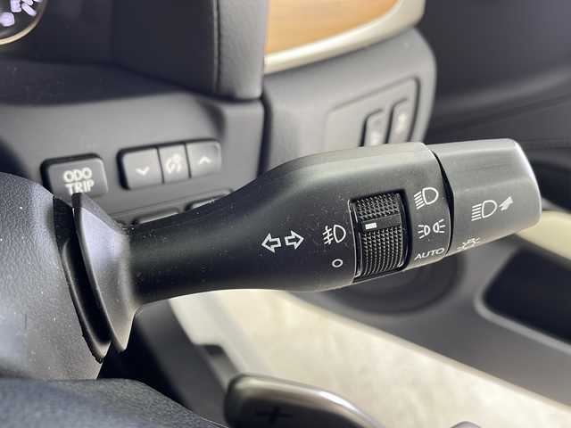 レクサス ＧＳ 300h バージョンL 鹿児島県 2016(平28)年 4万km ソニッククォーツ メーカーOPナビ/（AM/FM/CD/DVD/Bluetooth）/バックカメラ/セーフティシステムプラス/・プリクラッシュセーフティシステム/・レーンキーピングアシスト/・オートマチックハイビーム/・レーダークルーズコントロール/シートヒーター/シートベンチレーション/三眼LEDライト/前席パワーシート/スマートキー/フルセグTV/パワーバックドア/革巻きステアリングホイール/ステアリングヒーター/ブラインドスポットモニター/ヘッドアップディスプレイ