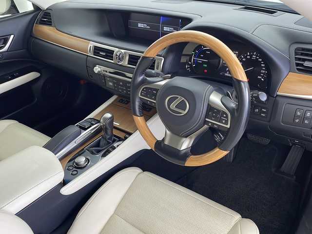 レクサス ＧＳ 300h バージョンL 鹿児島県 2016(平28)年 4万km ソニッククォーツ メーカーOPナビ/（AM/FM/CD/DVD/Bluetooth）/バックカメラ/セーフティシステムプラス/・プリクラッシュセーフティシステム/・レーンキーピングアシスト/・オートマチックハイビーム/・レーダークルーズコントロール/シートヒーター/シートベンチレーション/三眼LEDライト/前席パワーシート/スマートキー/フルセグTV/パワーバックドア/革巻きステアリングホイール/ステアリングヒーター/ブラインドスポットモニター/ヘッドアップディスプレイ